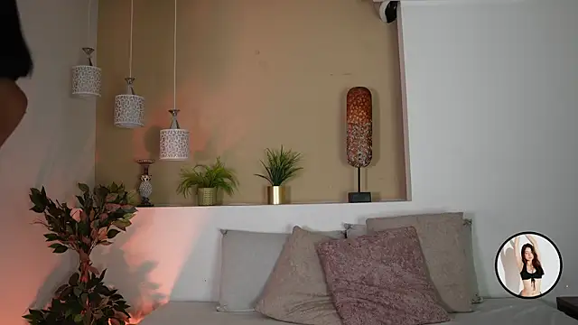 alison222  online show from November 5, 2025, 8:20 pm