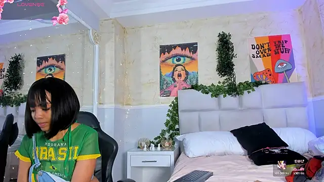 SarahLynn7 online show from November 17, 2025, 11:21 pm