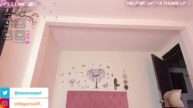 Moonroxe  online show from November 9, 2025, 1:04 am