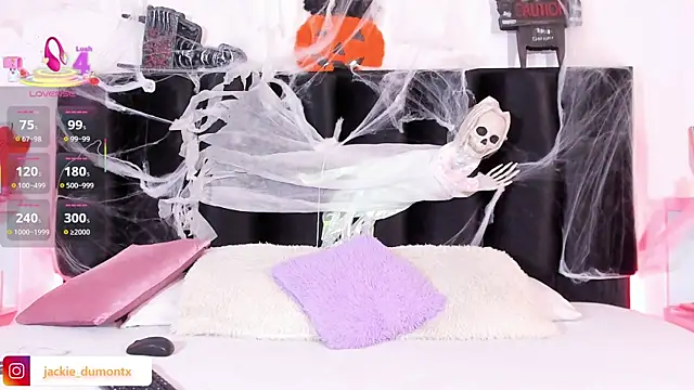 Snapshot of JackieDumont1 chatting on October 28, 2025, 6:54 pm JackieDumont1 online show from October 28, 2025, 6:54 pm