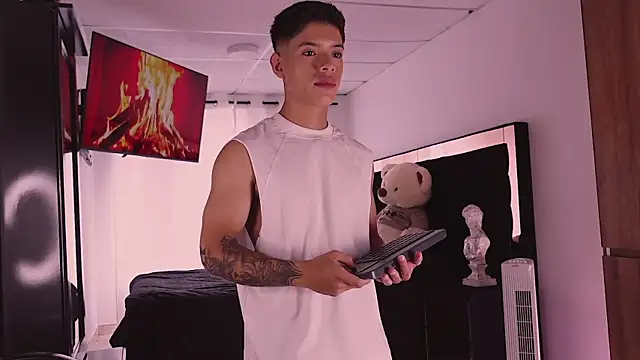 ErosKhaos online show from October 3, 2025, 3:53 pm