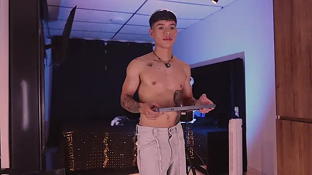 ErosKhaos online show from October 19, 2025, 10:54 pm