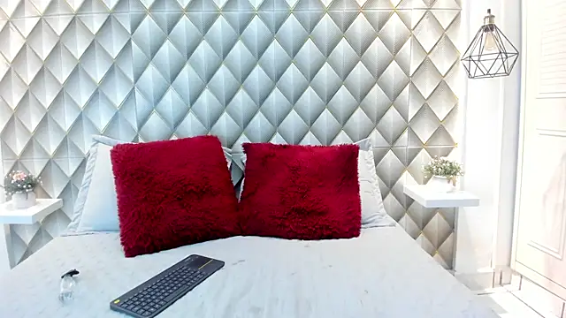 Hanna Kupper online show from March 11, 2025, 10:20 pm