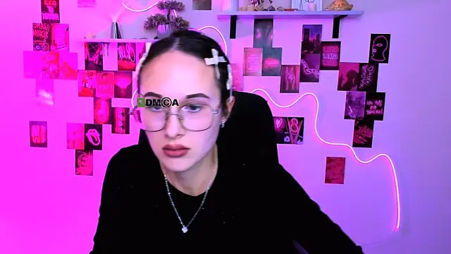 mona cloud online show from March 4, 2026, 8:15 pm