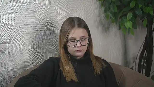 Snapshot of EdytBalle chatting on March 5, 2025, 3:18 pm EdytBalle online show from March 5, 2025, 3:18 pm