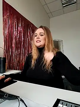 Juicy PeachLux online show from November 2, 2025, 7:55 am