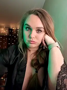 Juicy PeachLux online show from December 1, 2025, 6:35 pm