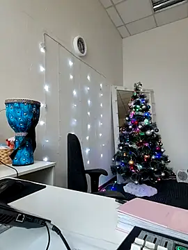 Juicy PeachLux online show from December 14, 2025, 7:58 am