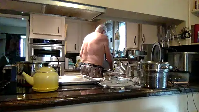 superbearboss online show from December 21, 2025, 8:27 pm