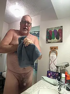 Snapshot of superbearboss chatting on April 22, 2026, 6:42 pm superbearboss online show from April 22, 2026, 6:42 pm