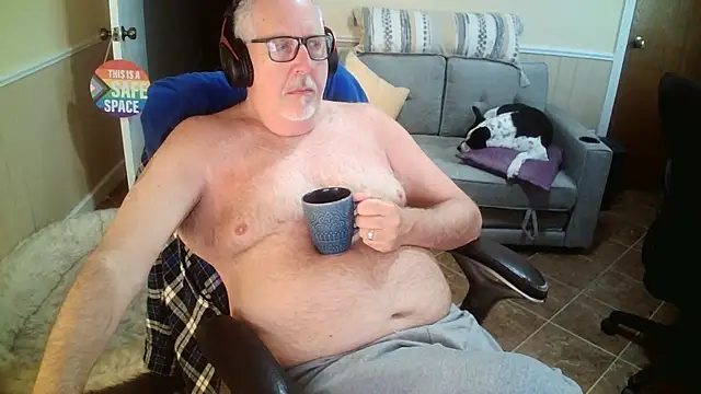 Snapshot of superbearboss chatting on April 24, 2026, 5:04 pm superbearboss online show from April 24, 2026, 5:04 pm