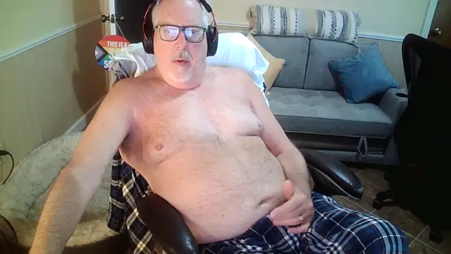Snapshot of superbearboss chatting on April 26, 2026, 2:37 pm superbearboss online show from April 26, 2026, 2:37 pm