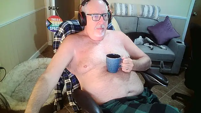 Snapshot of superbearboss chatting on April 28, 2026, 3:50 pm superbearboss online show from April 28, 2026, 3:50 pm
