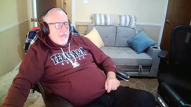 Snapshot of superbearboss chatting on May 1, 2026, 10:25 pm superbearboss online show from May 1, 2026, 10:25 pm