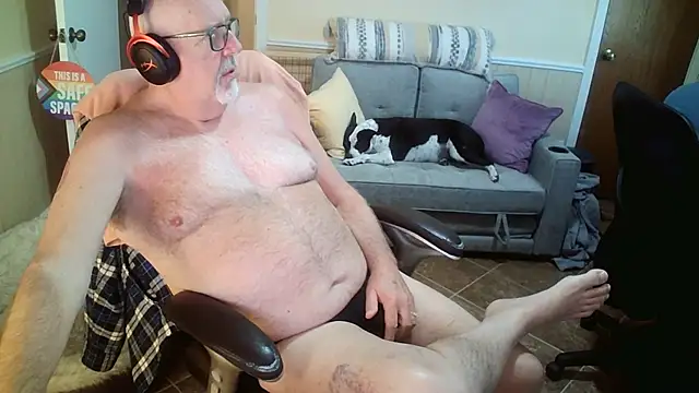 Snapshot of superbearboss chatting on May 6, 2026, 4:45 pm superbearboss online show from May 6, 2026, 4:45 pm
