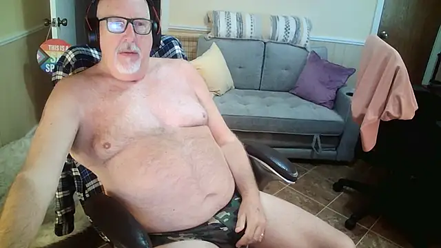 Snapshot of superbearboss chatting on May 9, 2026, 5:29 pm superbearboss online show from May 9, 2026, 5:29 pm