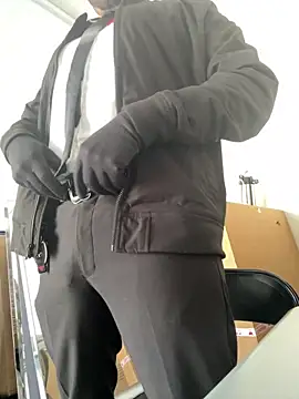 magnumbull online show from March 26, 2026, 4:23 pm