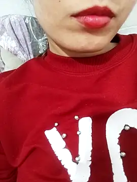 saraaxx1 online show from May 9, 2026, 4:34 pm