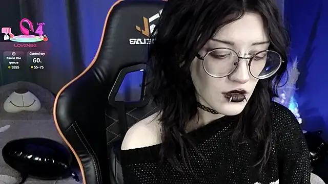 Snapshot of Setsunai_ chatting on March 18, 2025, 8:26 pm Setsunai online show from March 18, 2025, 8:26 pm