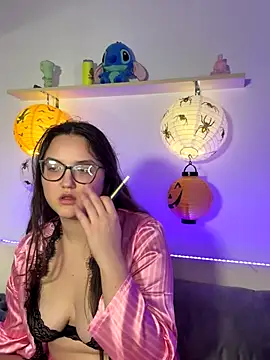 MiraLuccian online show from October 14, 2025, 7:47 pm
