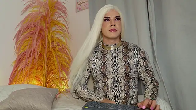 isahilton1 online show from March 22, 2025, 1:22 am