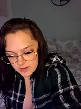 Snapshot of Saucy-Serenity chatting on September 23, 2025, 7:39 pm Saucy-Serenity online show from September 23, 2025, 7:39 pm