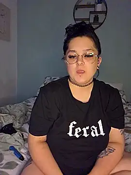 Snapshot of Saucy-Serenity chatting on September 29, 2025, 7:40 pm Saucy-Serenity online show from September 29, 2025, 7:40 pm