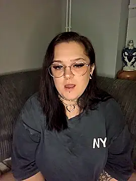 Snapshot of Saucy-Serenity chatting on October 16, 2025, 7:26 pm Saucy-Serenity online show from October 16, 2025, 7:26 pm