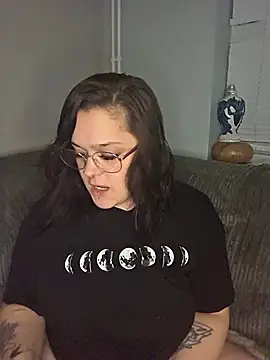 Snapshot of Saucy-Serenity chatting on October 21, 2025, 7:25 pm Saucy-Serenity online show from October 21, 2025, 7:25 pm