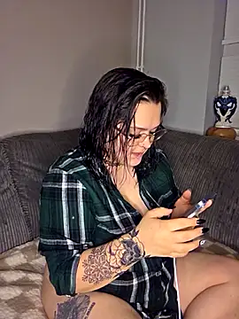 Snapshot of Saucy-Serenity chatting on October 22, 2025, 7:24 pm Saucy-Serenity online show from October 22, 2025, 7:24 pm