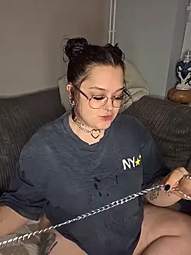 Snapshot of Saucy-Serenity chatting on October 26, 2025, 8:48 pm Saucy-Serenity online show from October 26, 2025, 8:48 pm