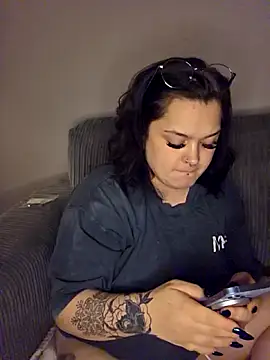 Snapshot of Saucy-Serenity chatting on November 2, 2025, 8:22 pm Saucy-Serenity online show from November 2, 2025, 8:22 pm