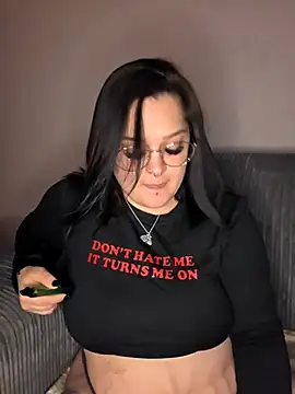 Snapshot of Saucy-Serenity chatting on November 8, 2025, 8:51 pm Saucy-Serenity online show from November 8, 2025, 8:51 pm