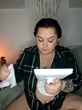 Snapshot of Saucy-Serenity chatting on February 6, 2026, 8:01 pm Saucy-Serenity online show from February 6, 2026, 8:01 pm