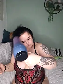 Snapshot of Saucy-Serenity chatting on February 13, 2026, 8:38 pm Saucy-Serenity online show from February 13, 2026, 8:38 pm