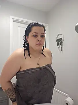 Snapshot of Saucy-Serenity chatting on February 14, 2026, 1:41 pm Saucy-Serenity online show from February 14, 2026, 1:41 pm