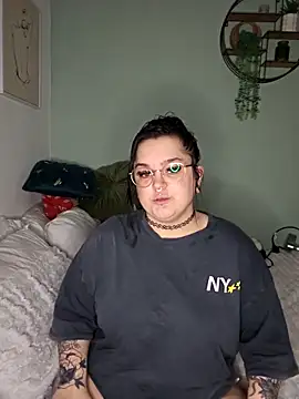 Snapshot of Saucy-Serenity chatting on February 21, 2026, 7:59 pm Saucy-Serenity online show from February 21, 2026, 7:59 pm