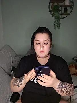 Snapshot of Saucy-Serenity chatting on February 24, 2026, 8:18 pm Saucy-Serenity online show from February 24, 2026, 8:18 pm