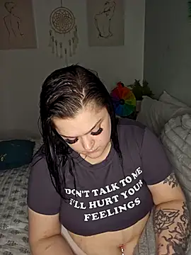 Saucy-Serenity online show from April 8, 2026, 9:37 pm