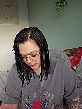 Saucy-Serenity online show from April 26, 2026, 6:27 pm