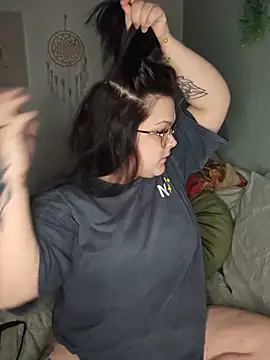 Saucy-Serenity online show from May 17, 2026, 9:44 pm