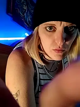 KITTYBOOBOOFUXX online show from November 3, 2025, 6:25 am