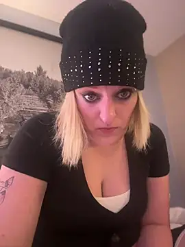 KITTYBOOBOOFUXX online show from April 12, 2026, 5:12 am