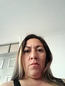 Luna-nevada online show from November 10, 2025, 9:47 pm