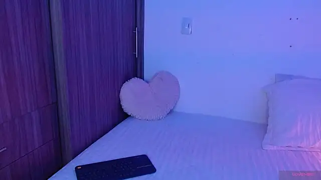 Oliviargf online show from November 29, 2025, 12:13 am