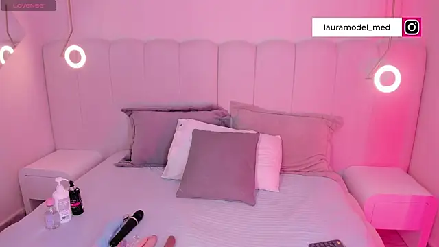 riri candy online show from November 9, 2025, 3:27 am