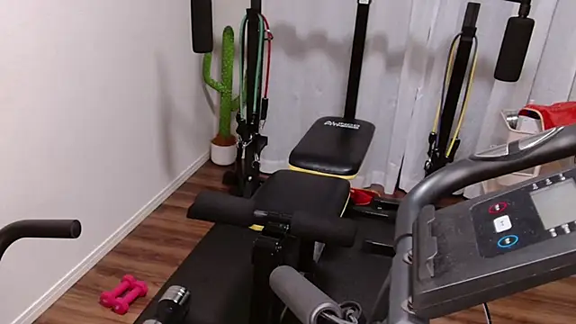 Stretch-man online show from April 15, 2026, 7:10 pm