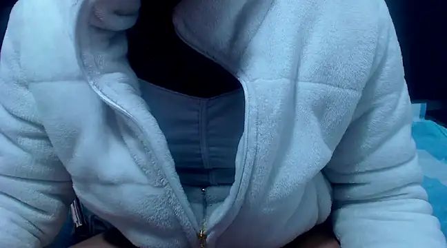 XxxReinaSexyBodyxxX777 online show from March 12, 2025, 4:13 pm