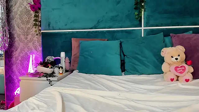 SunnyGlow online show from November 3, 2025, 5:20 am