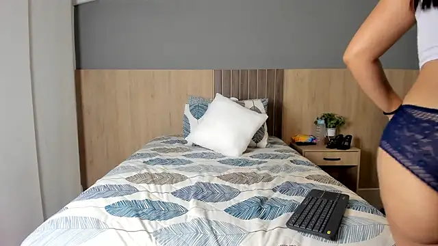 Snapshot of _SamantaGomez chatting on March 16, 2025, 1:27 pm SamantaGomez online show from March 16, 2025, 1:27 pm